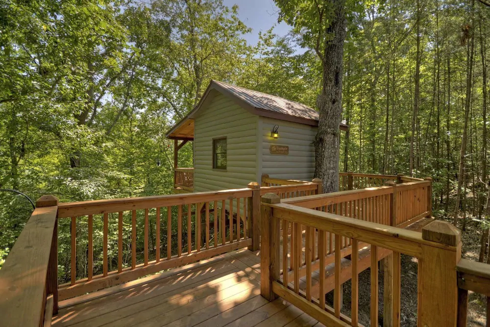 Snuggle Inn & Treehouse