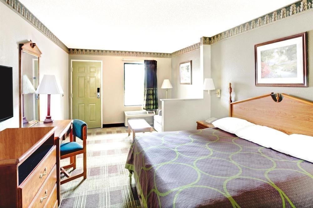 Red Carpet Inn & Suites