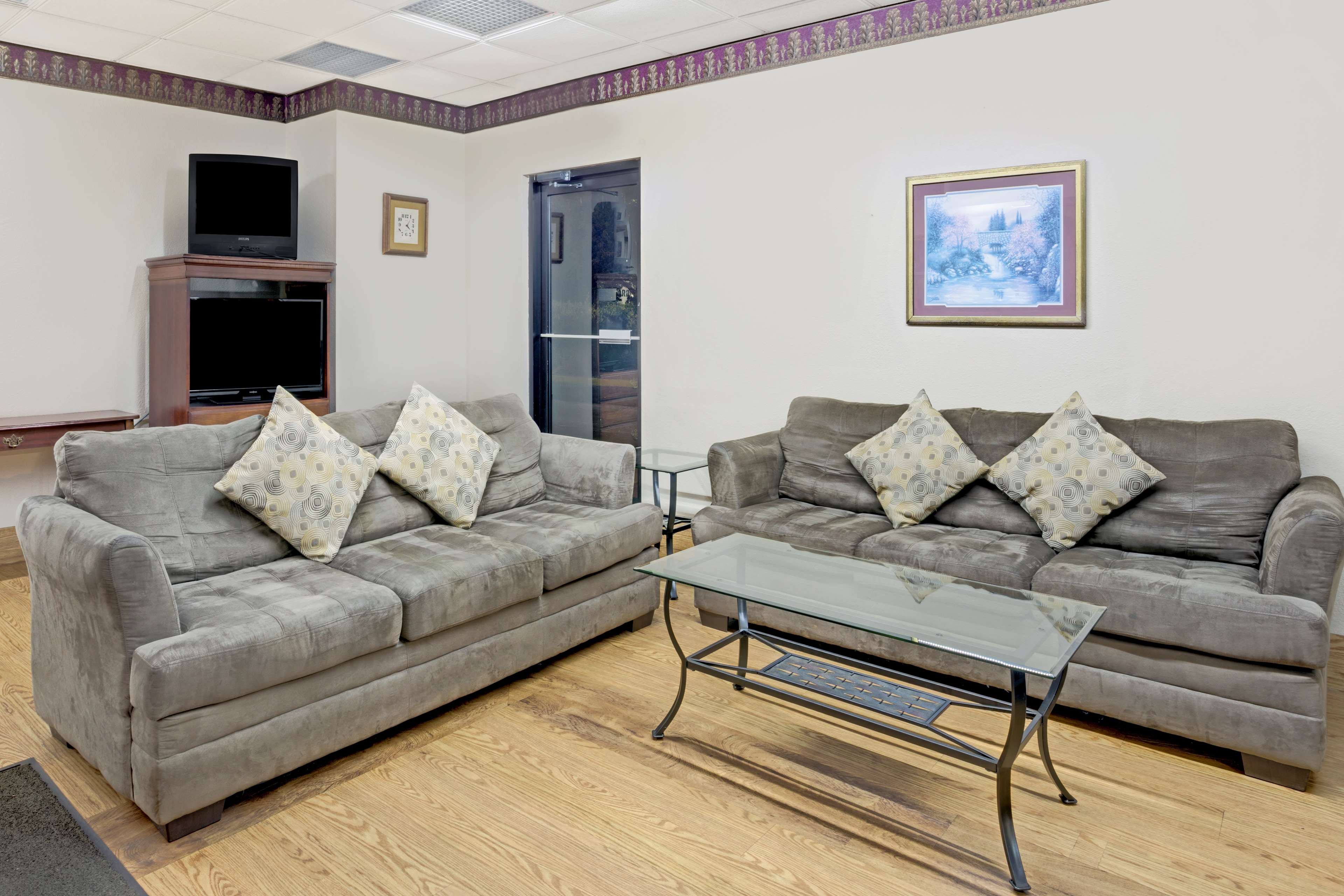 Red Carpet Inn & Suites