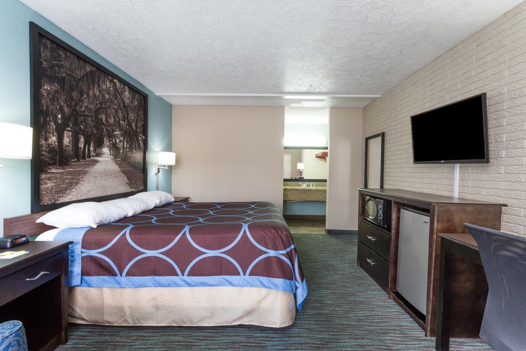 Red Roof Inn Savannah - Richmond Hill/ I-95