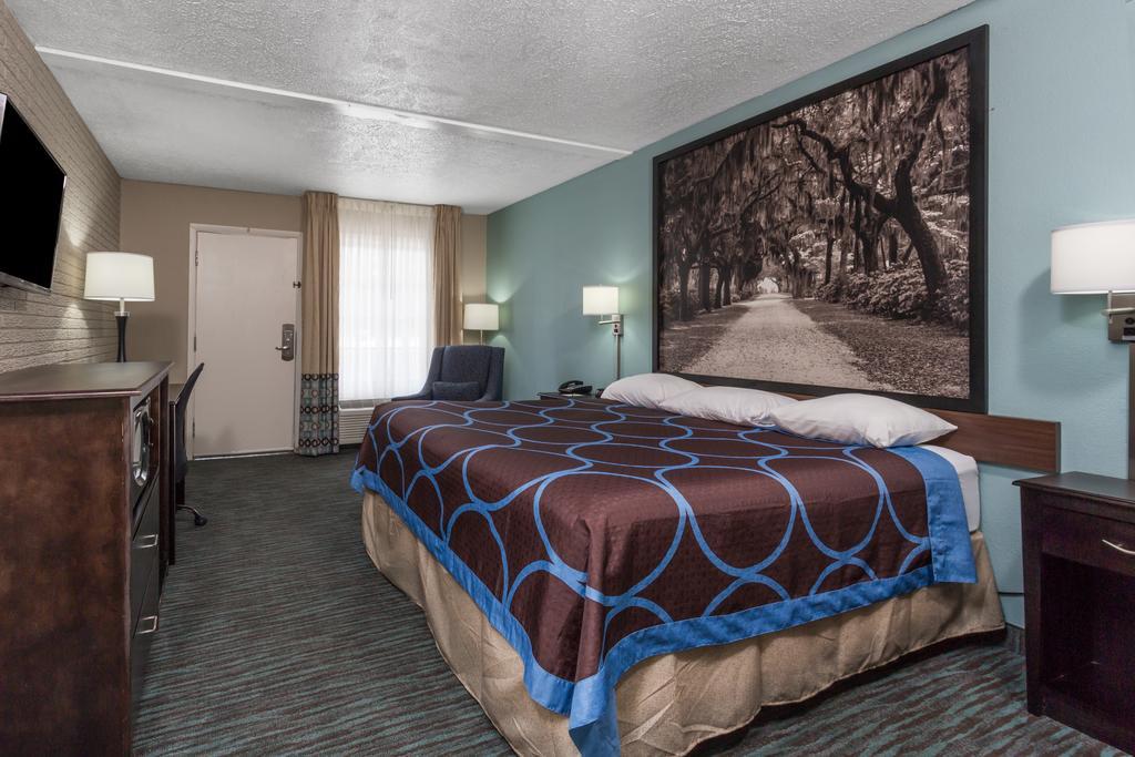 Red Roof Inn Savannah - Richmond Hill/ I-95