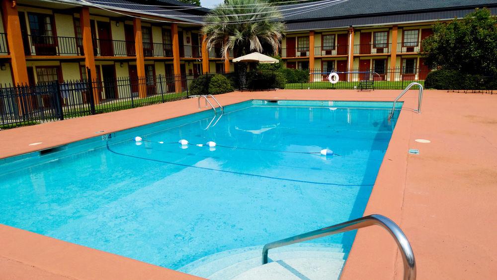 Red Roof Inn Savannah - Richmond Hill/ I-95