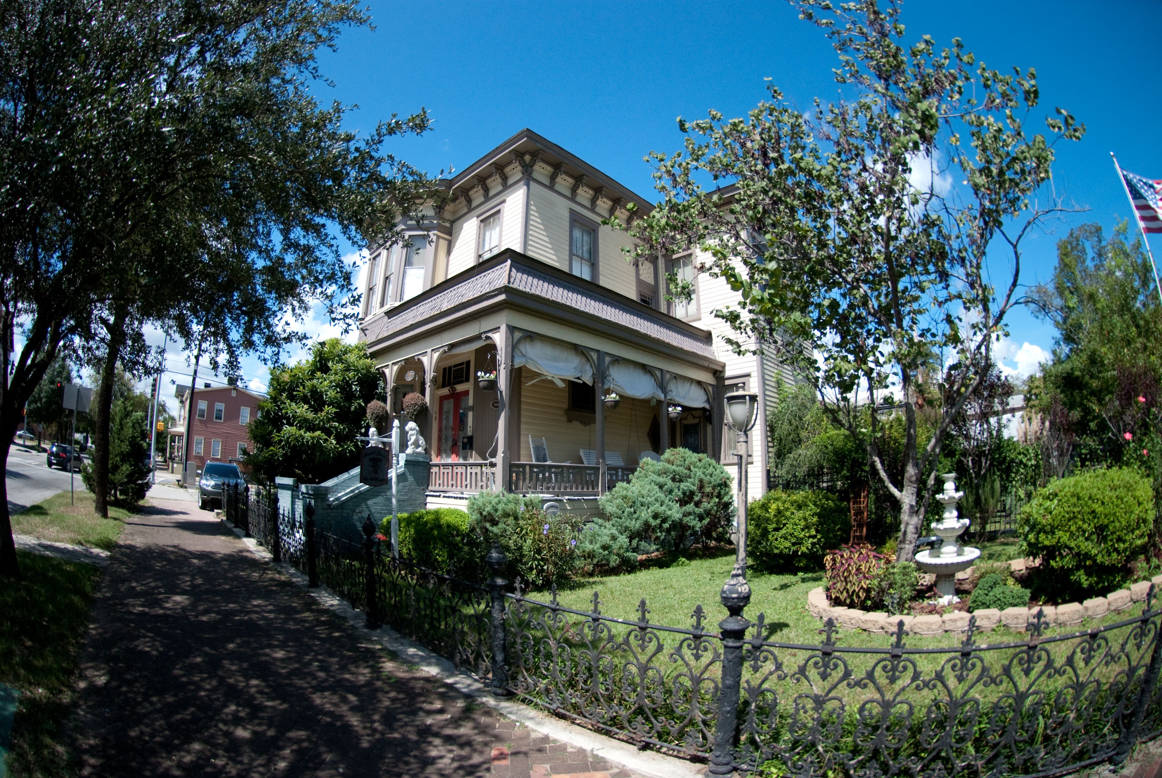 Roussell's Garden Bed & Breakfast