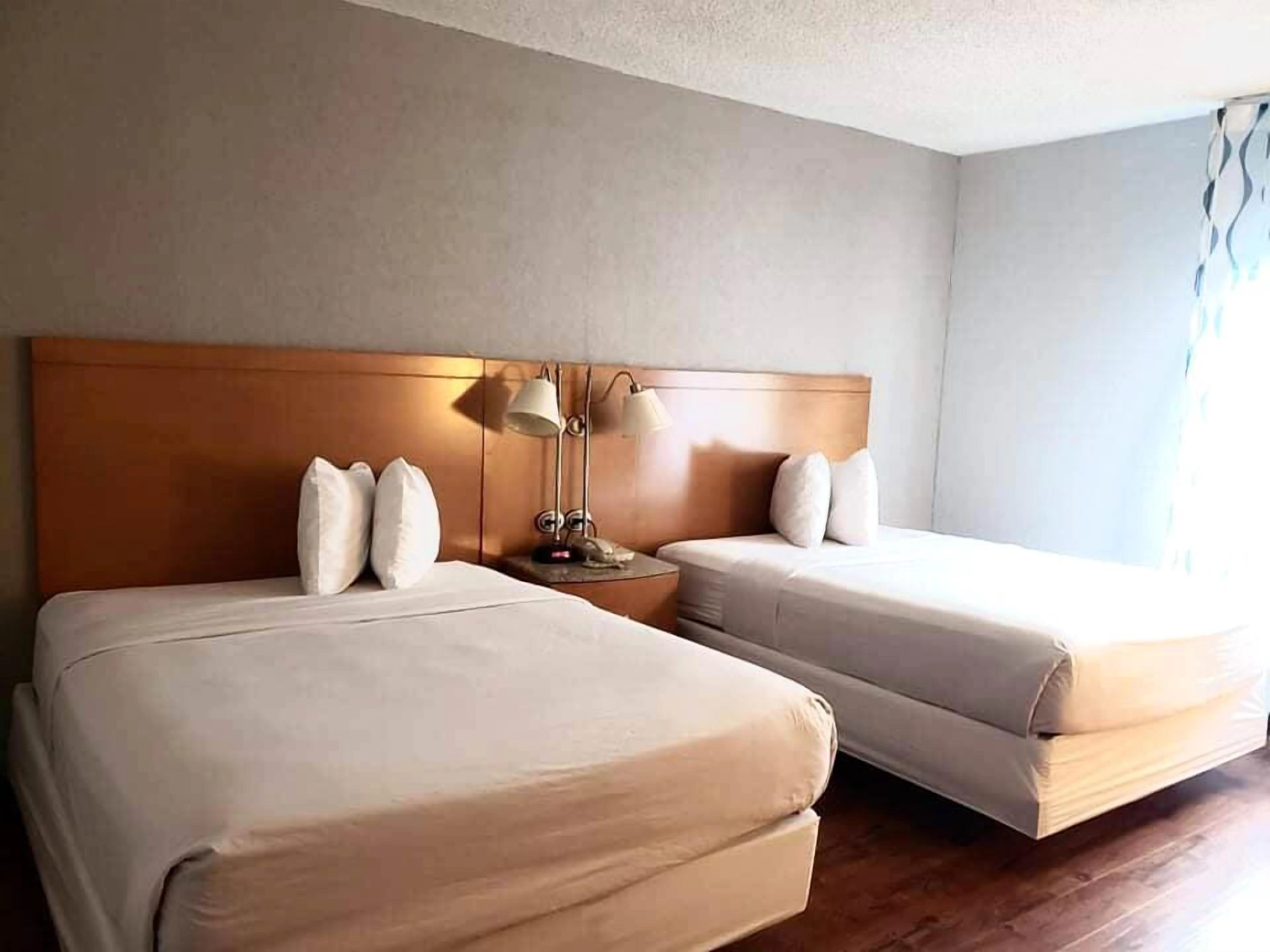 Studio 6 Savannah, GA- Gateway & I-95