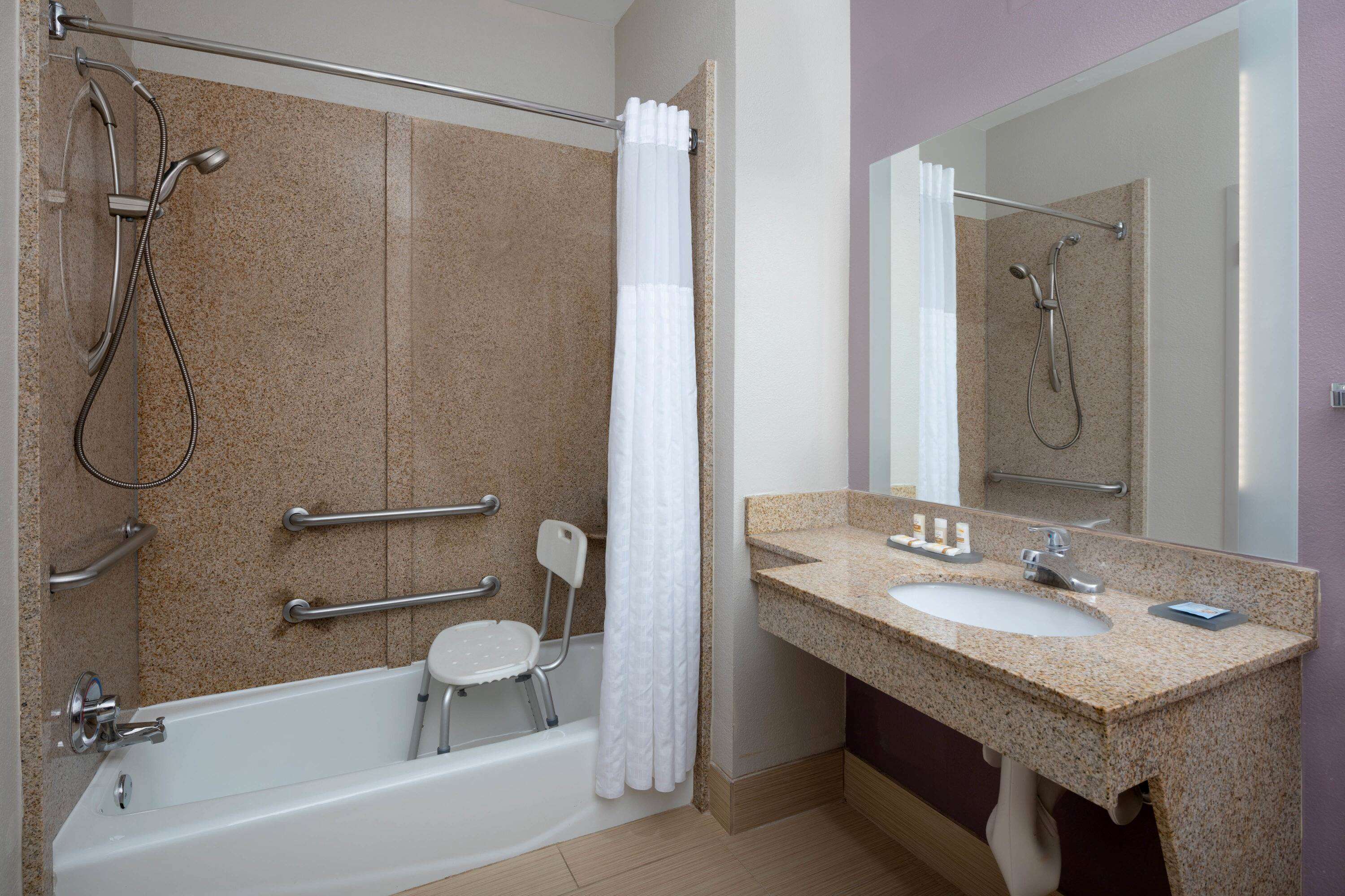 La Quinta Inn & Suites by Wyndham Snellville - Stone Mountain