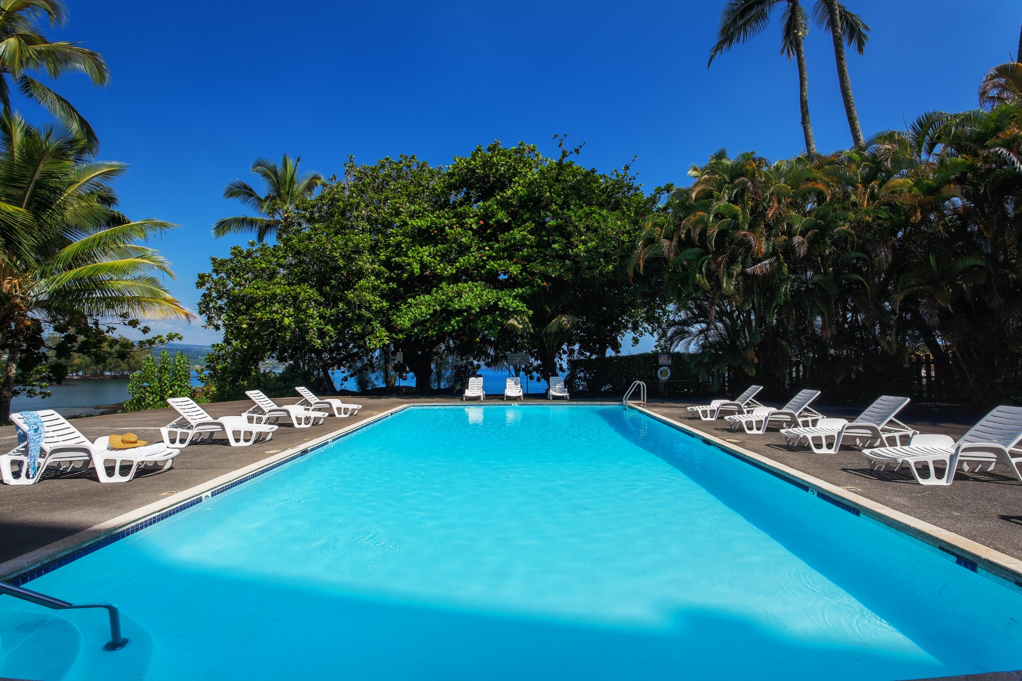 Hilo Hawaiian Hotel, Trademark Collection by Wyndham