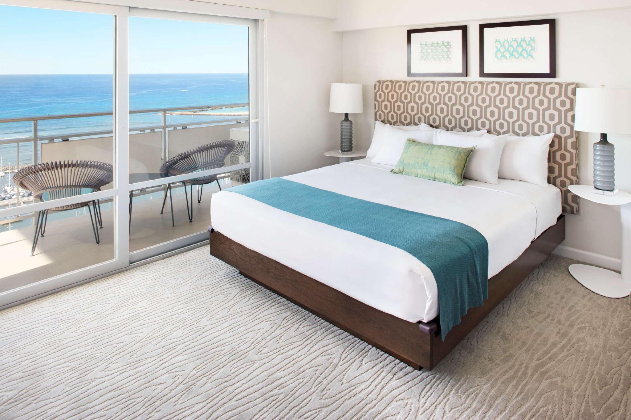 Ilikai Hotel & Luxury Suites by Aqua-Aston Hospitality