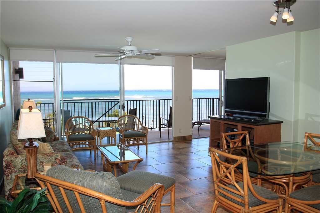 Hololani A by RedAwning