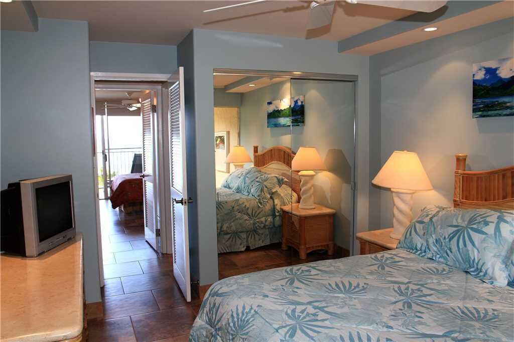 Hololani A by RedAwning