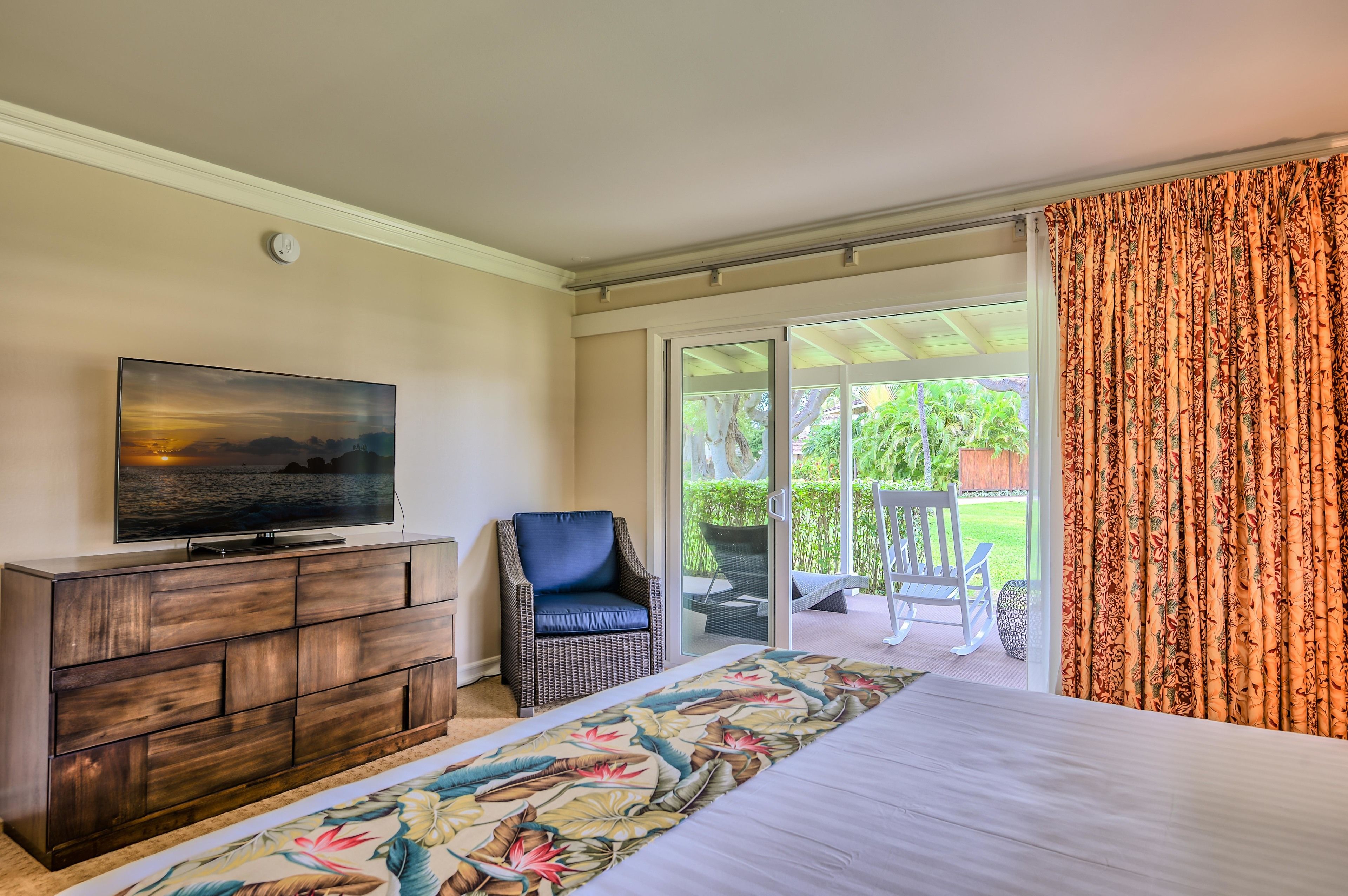 Royal Lahaina Resort & Bungalows