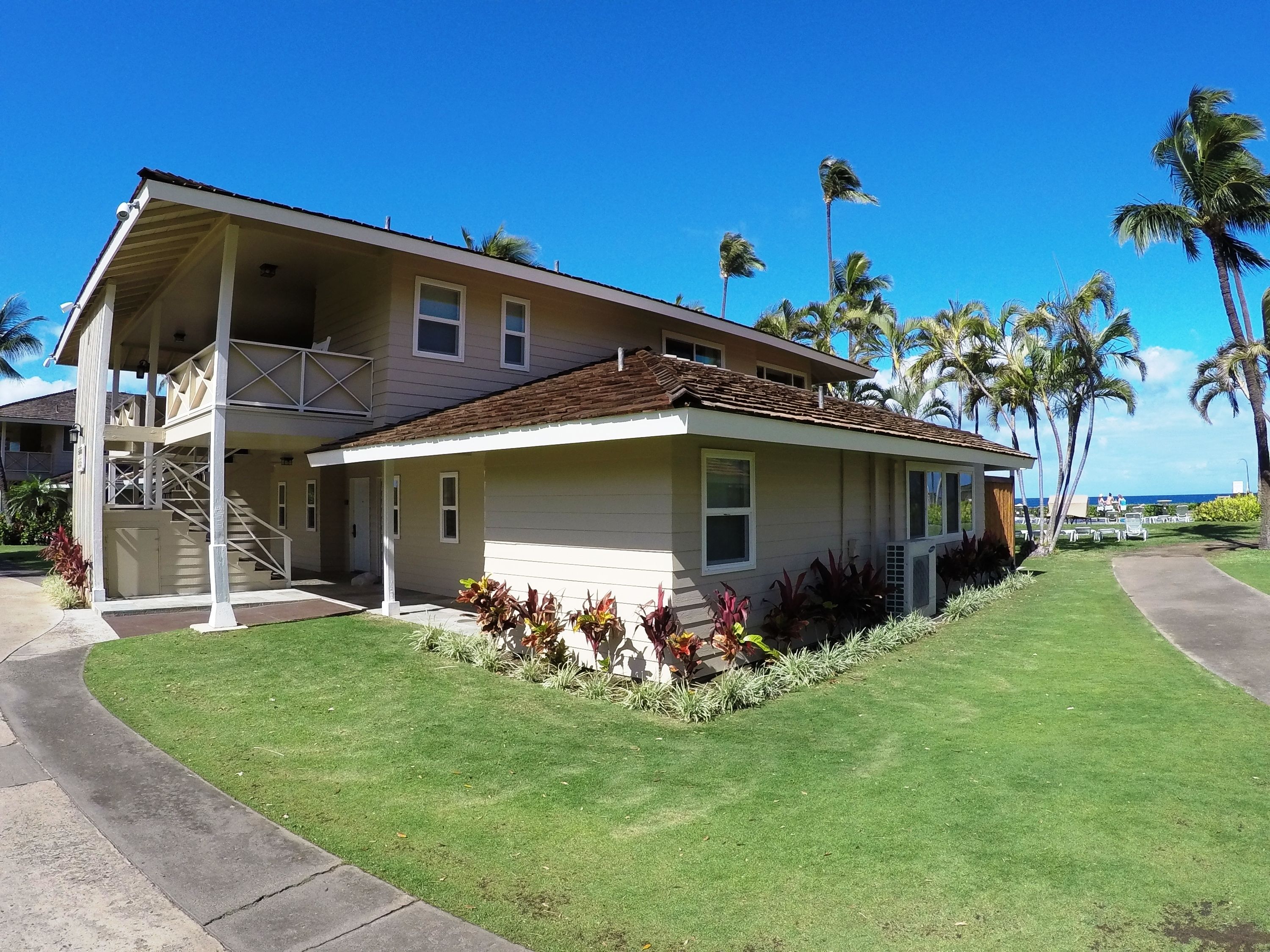 Royal Lahaina Resort & Bungalows