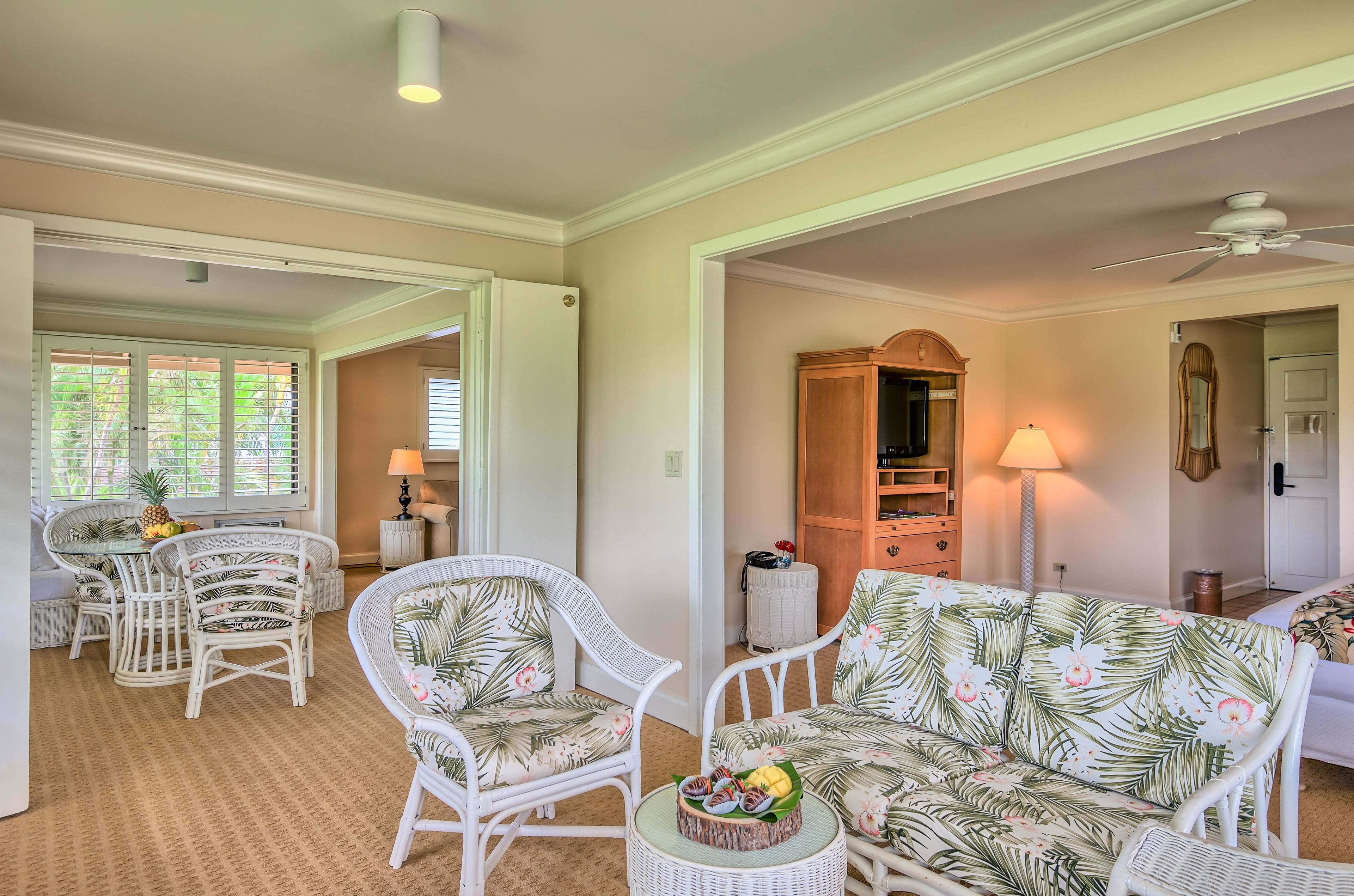Royal Lahaina Resort & Bungalows