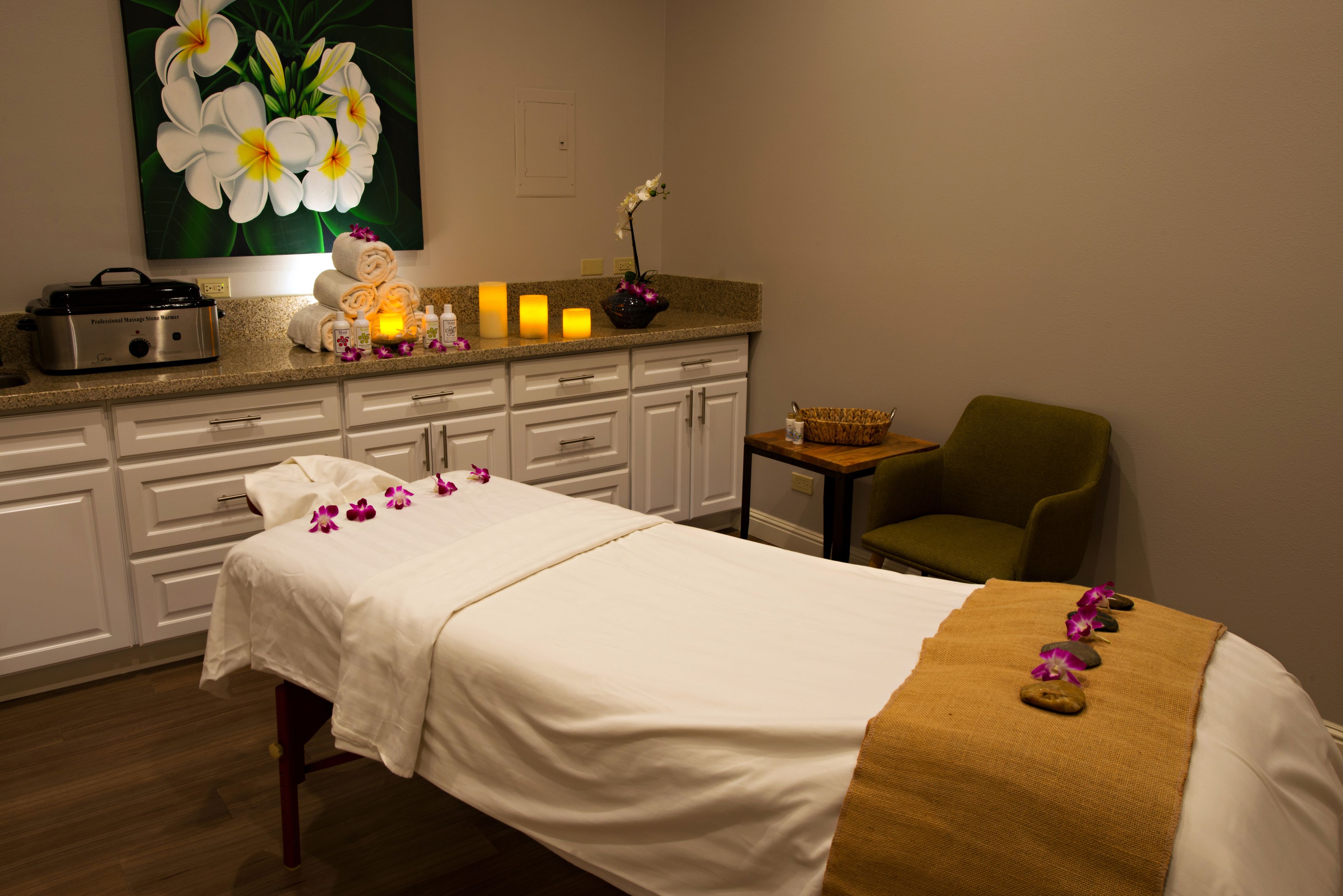 Royal Lahaina Resort & Bungalows