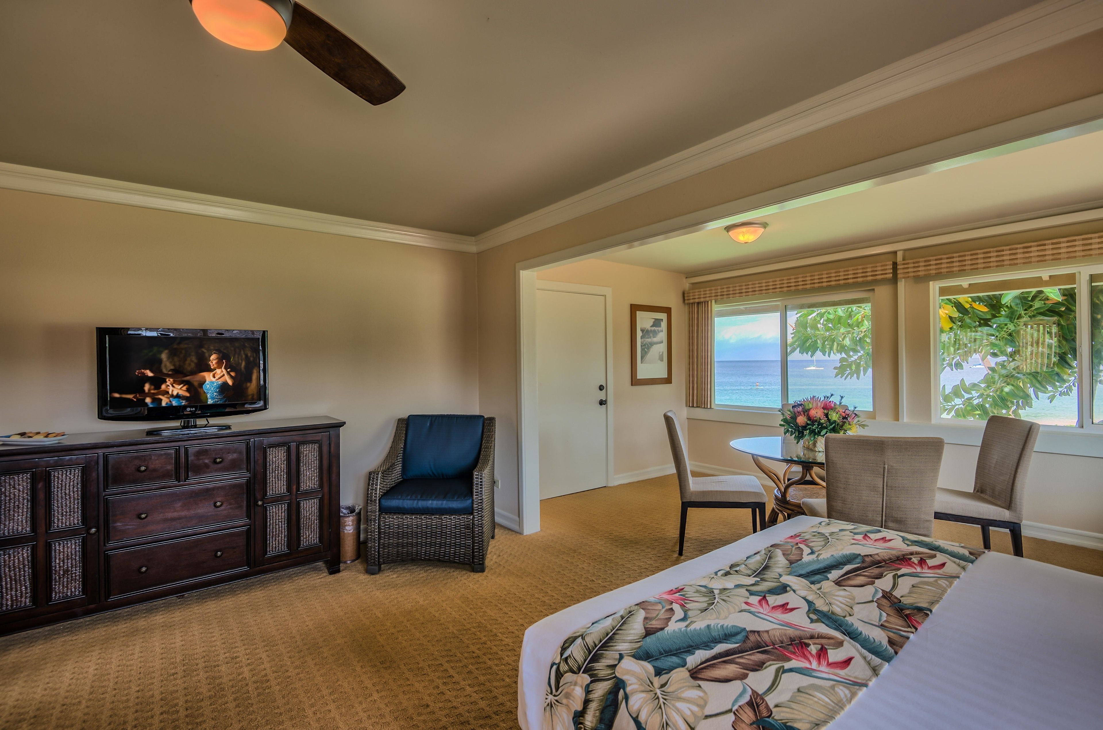 Royal Lahaina Resort & Bungalows