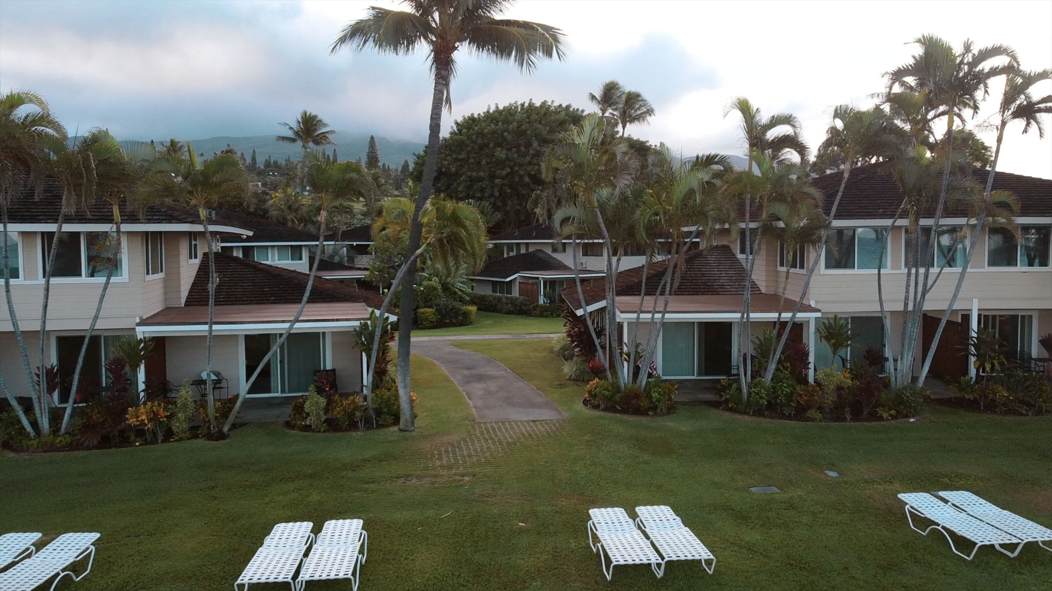 Royal Lahaina Resort & Bungalows