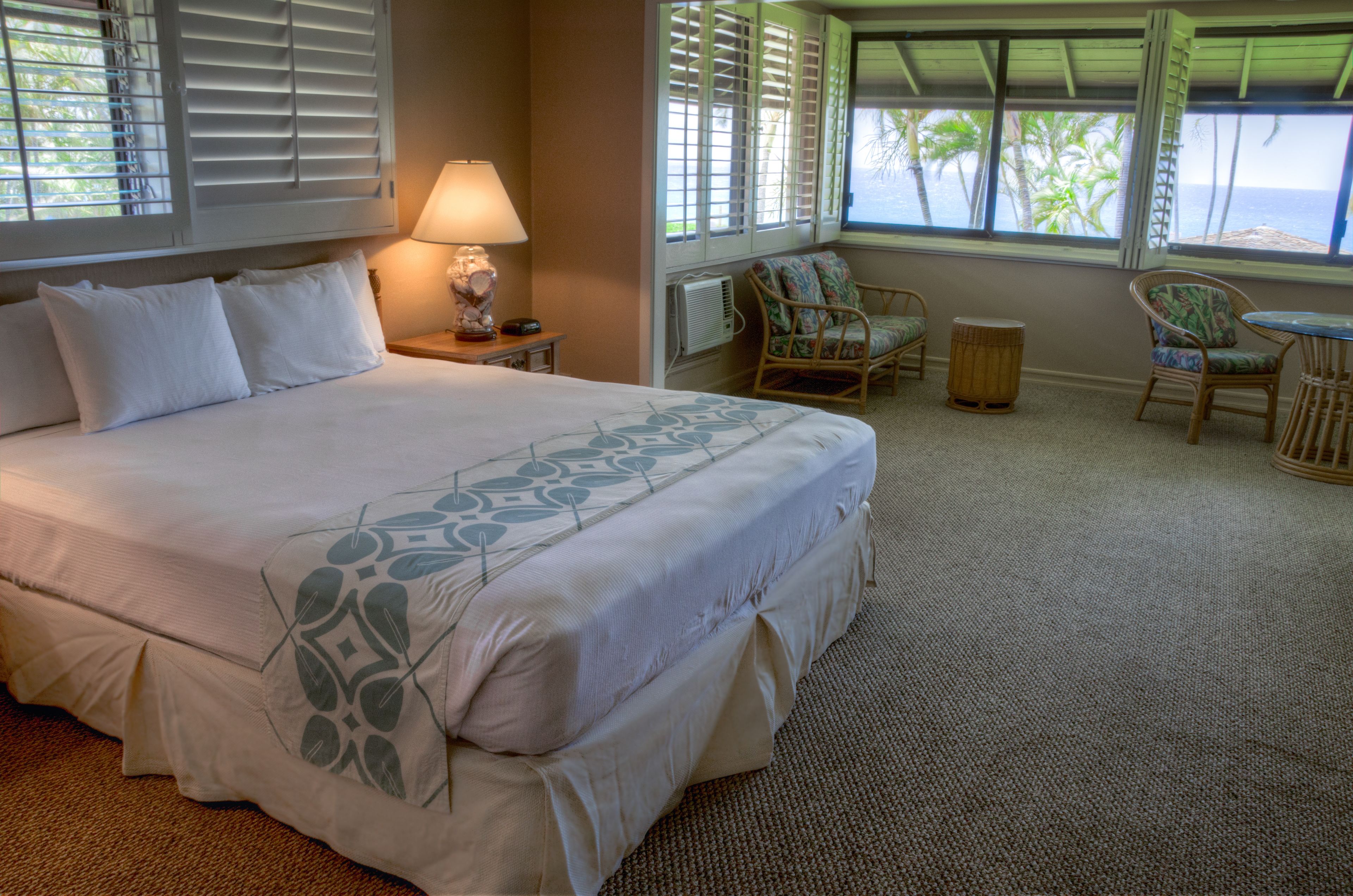 Royal Lahaina Resort & Bungalows