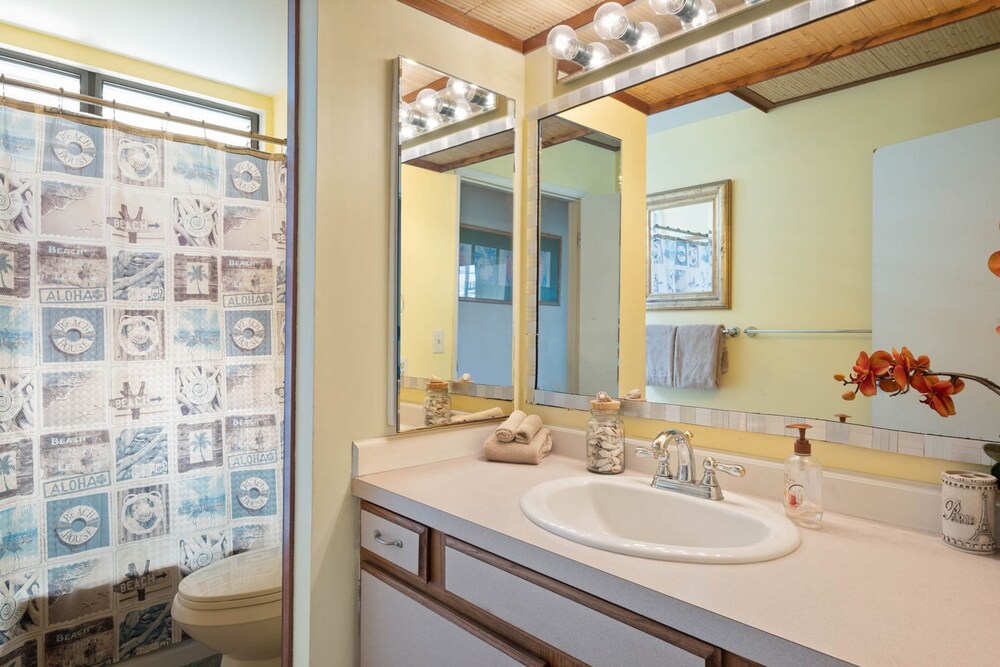 Big Island Kailua Bay Resort by Coldwell Banker Island Vacations