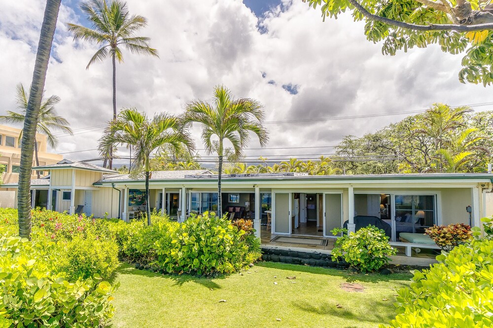Hale Huna Kai Oceanfront by RedAwning