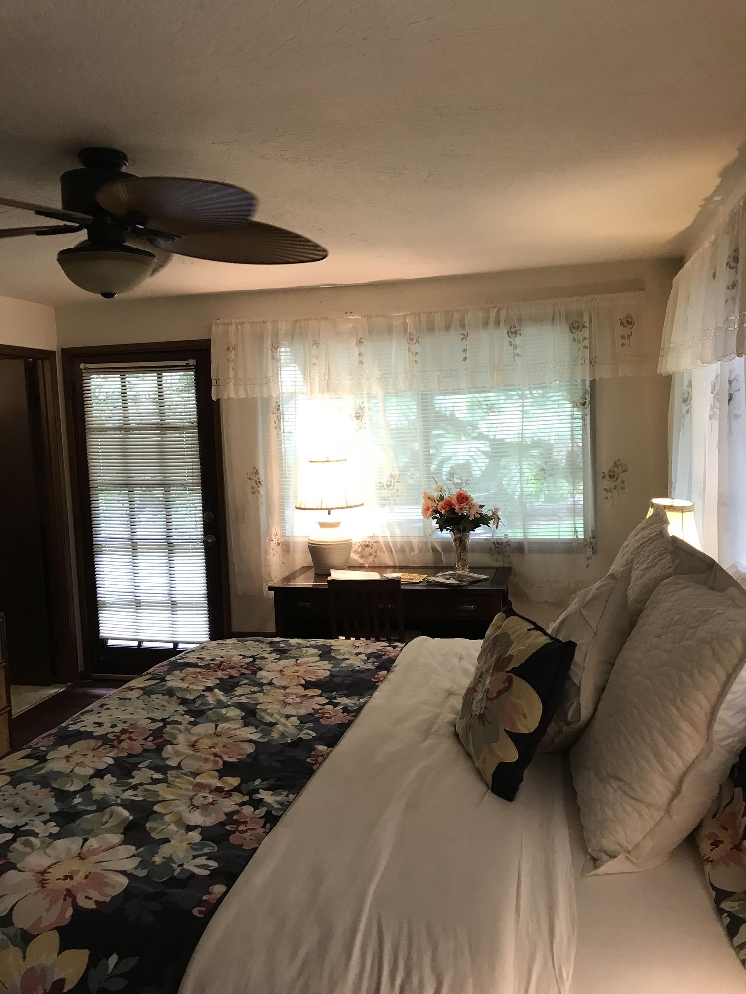 Hale Maluhia Country Inn