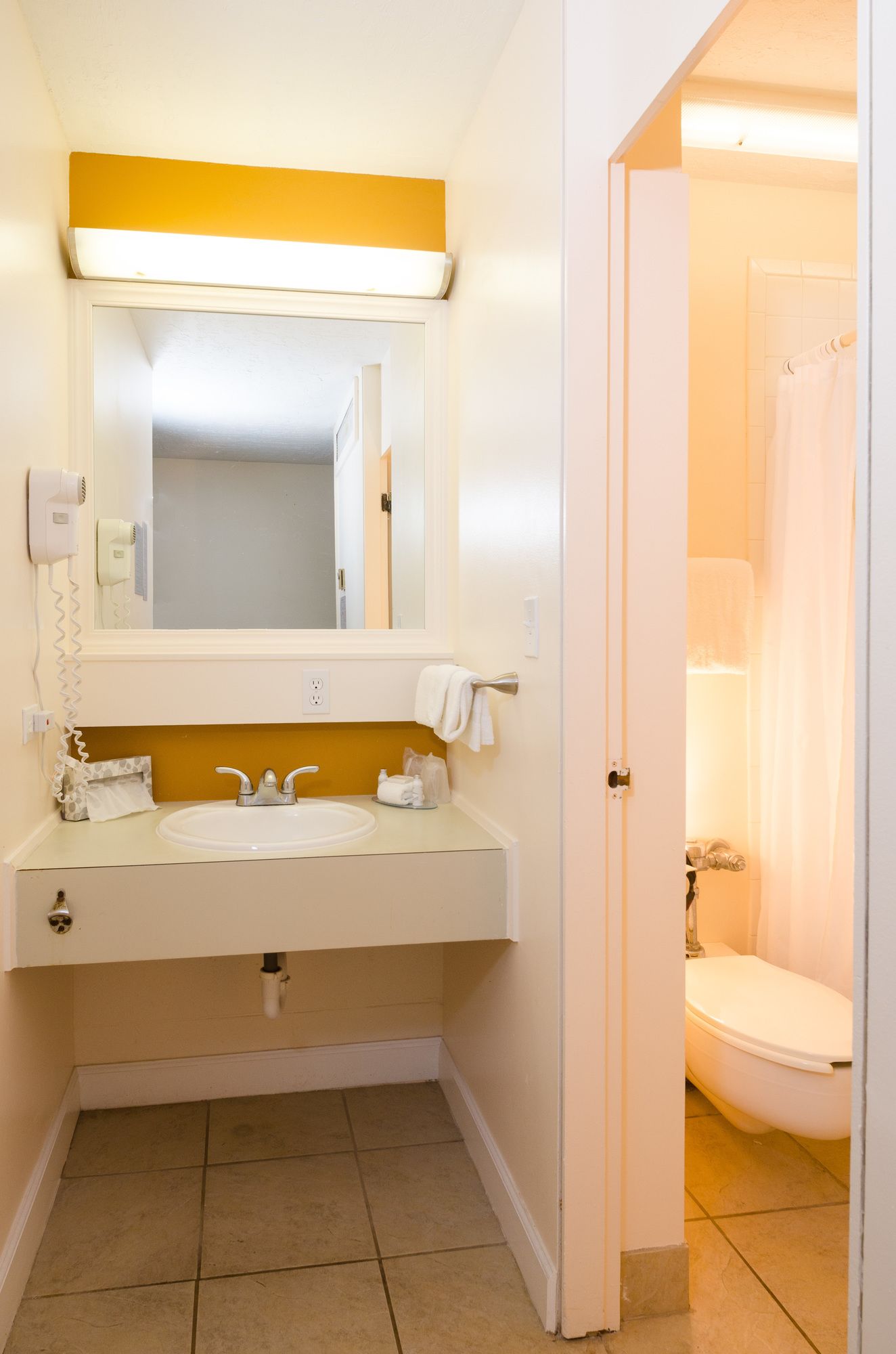 Uncle Billys Kona Bay Hotel