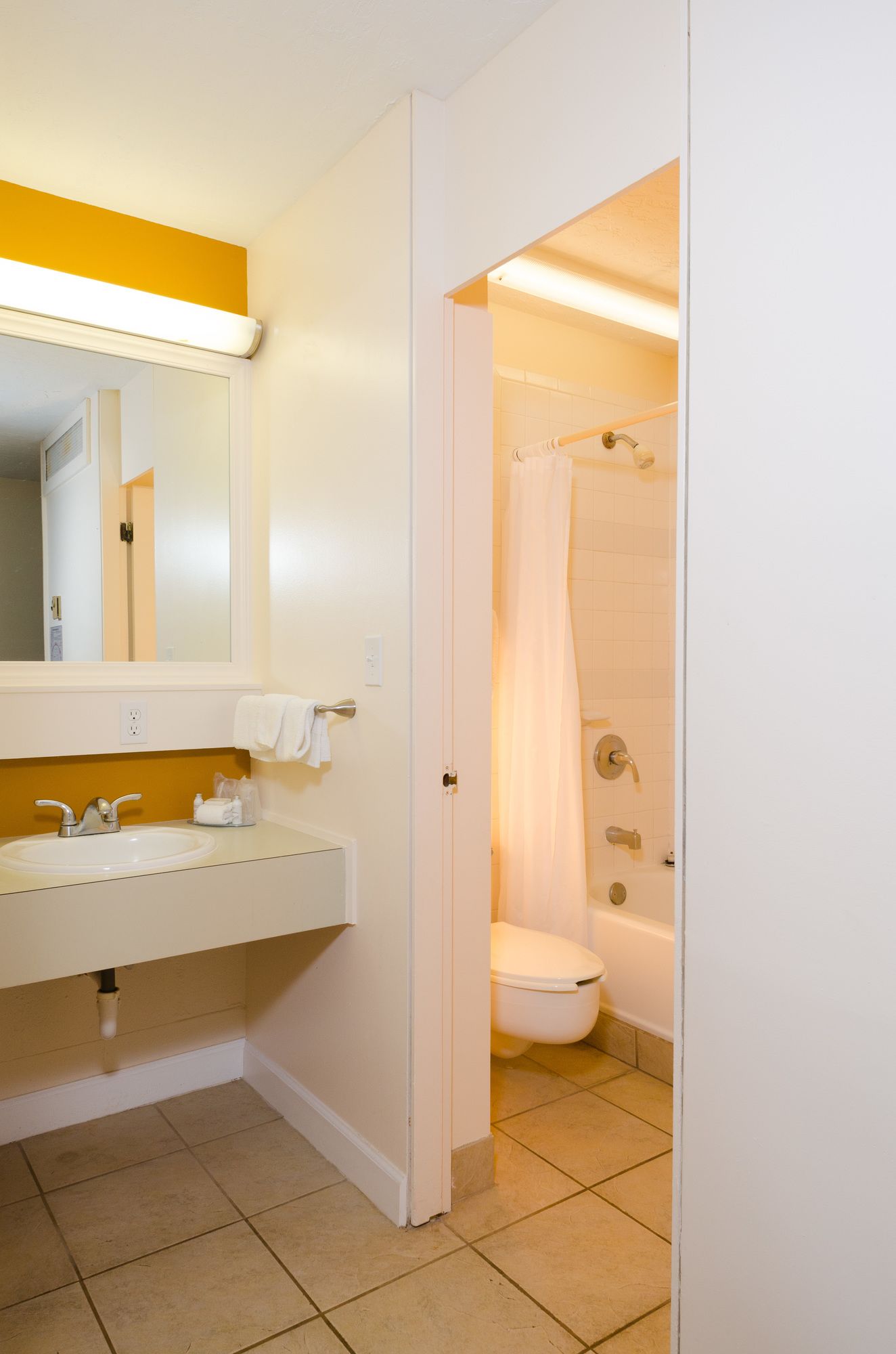 Uncle Billys Kona Bay Hotel