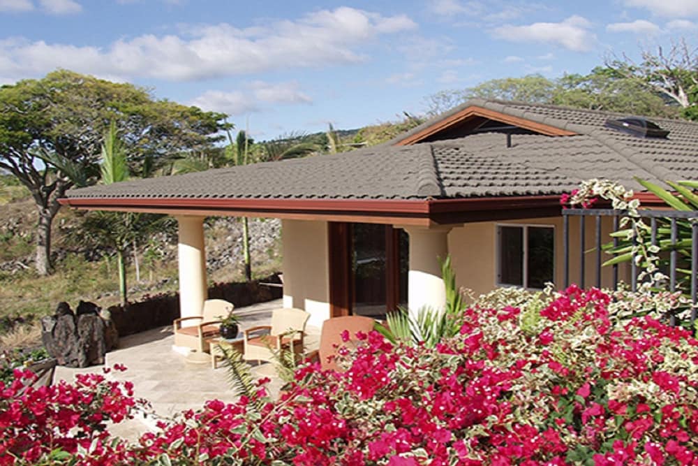 Villa Quatro and Hale Pinao