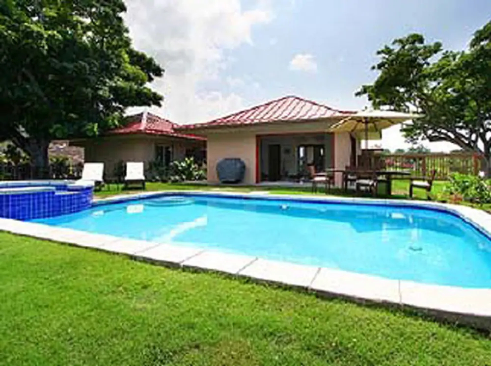 Villa Quatro and Hale Pinao