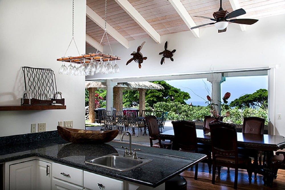 Villa Quatro and Hale Pinao