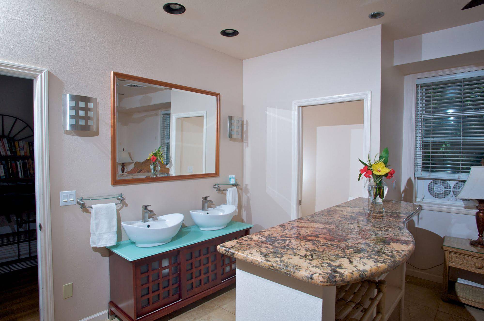 Hale La by West Kauai Lodging