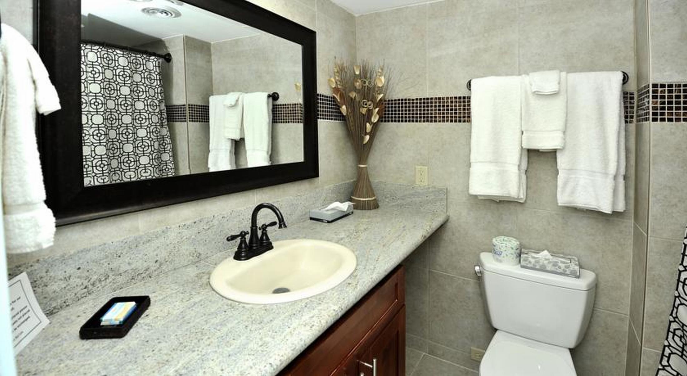 Hale Pau Hana Beach Resort