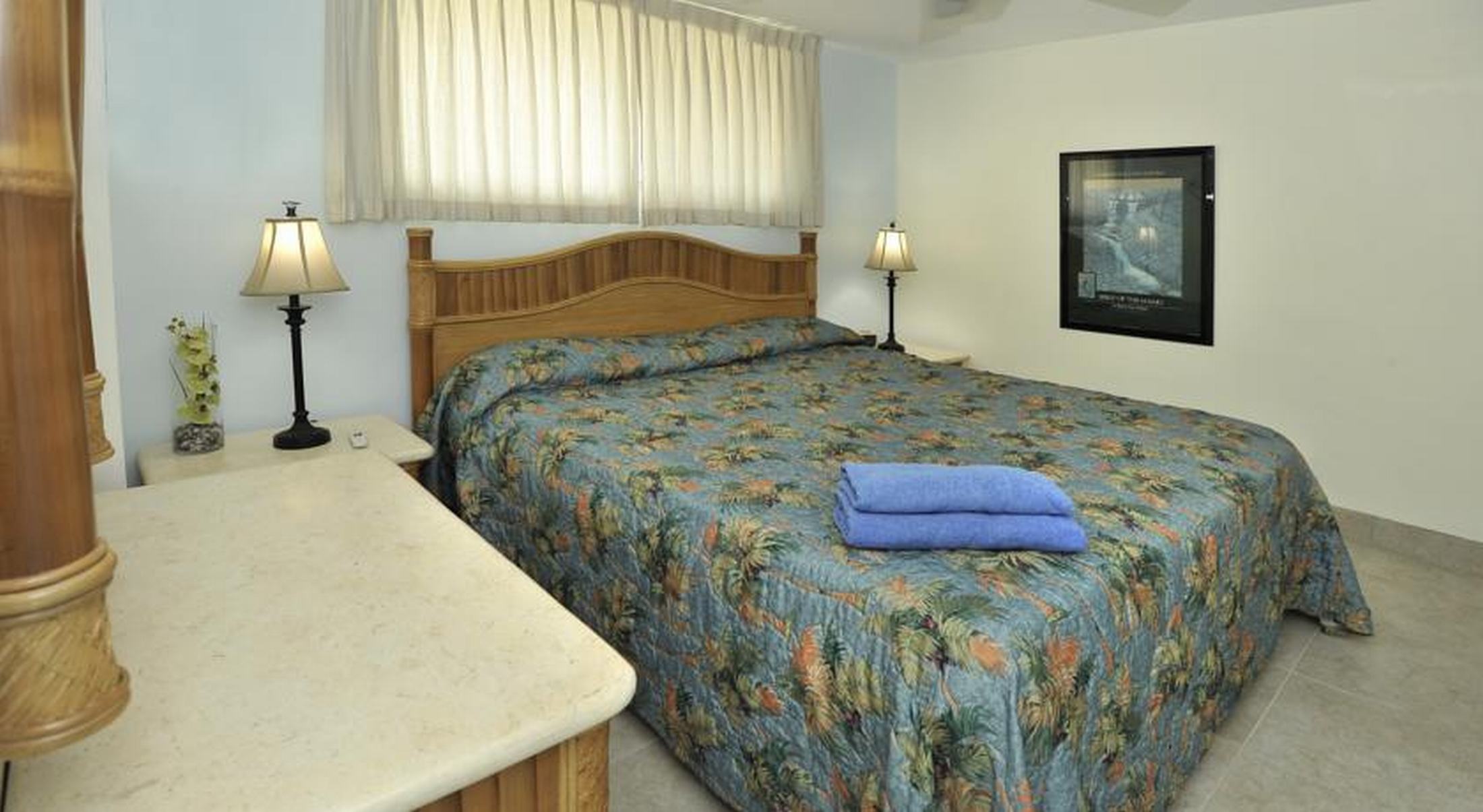 Hale Pau Hana Beach Resort