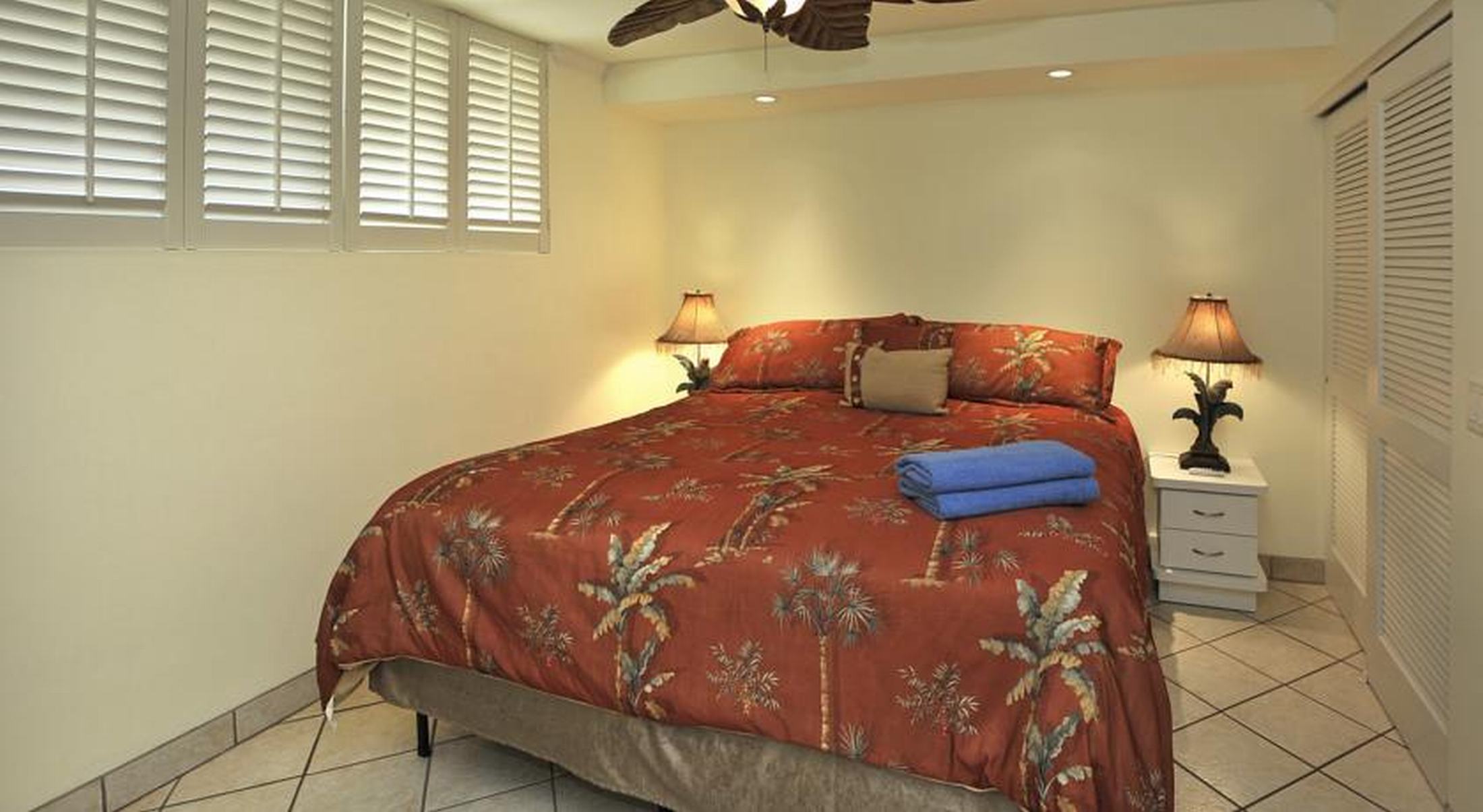 Hale Pau Hana Beach Resort