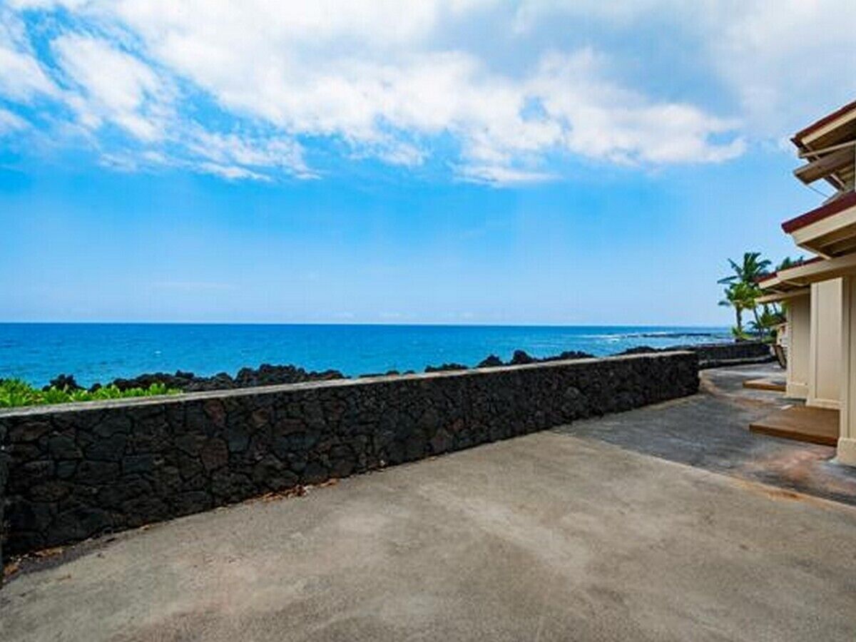 Kona Surf & Racquet Club