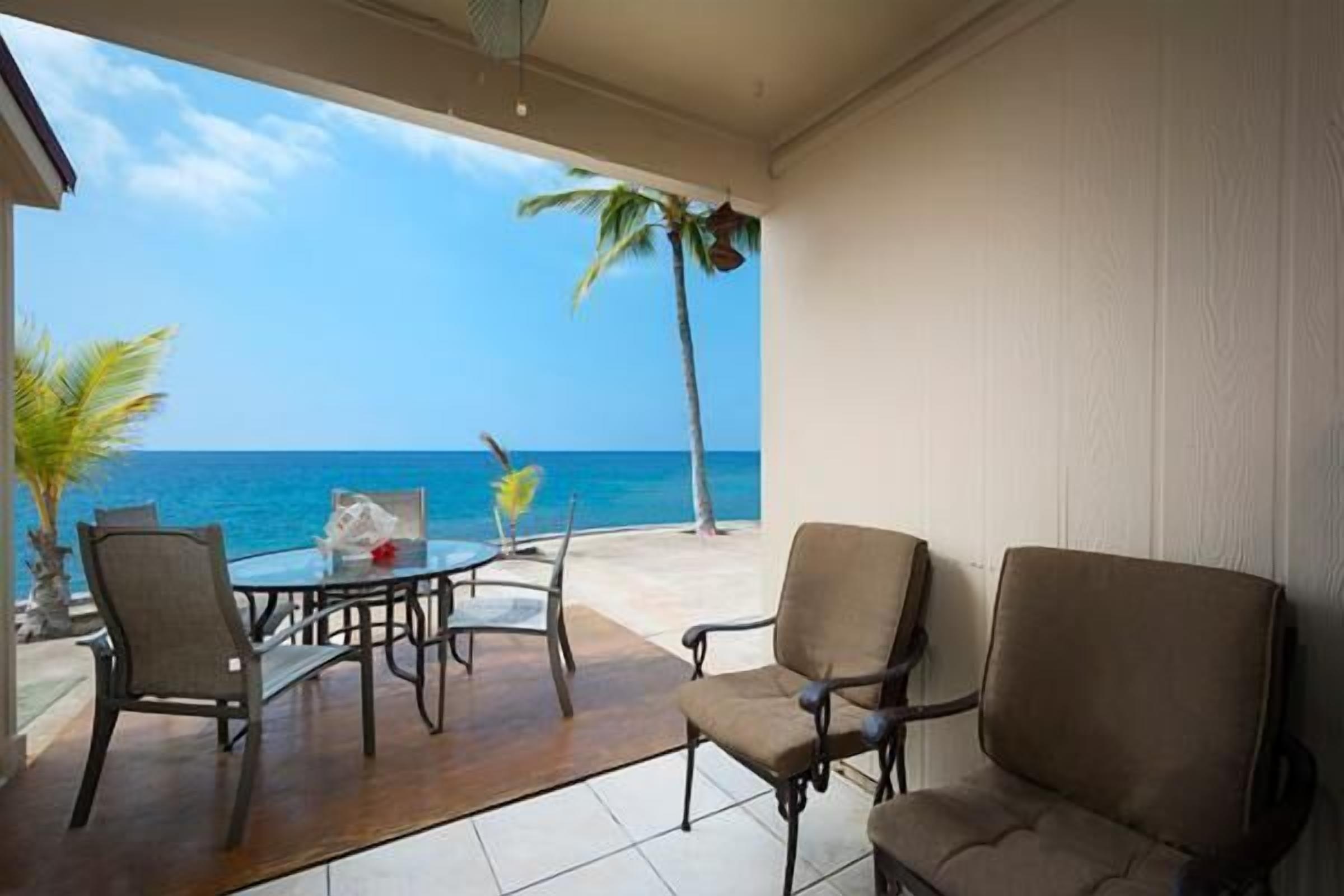 Kona Surf & Racquet Club