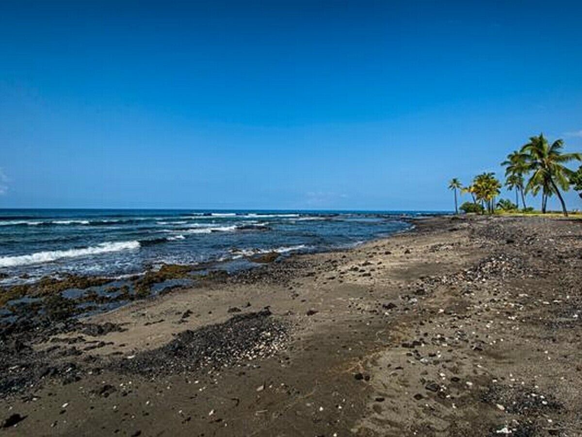 Kona Surf & Racquet Club