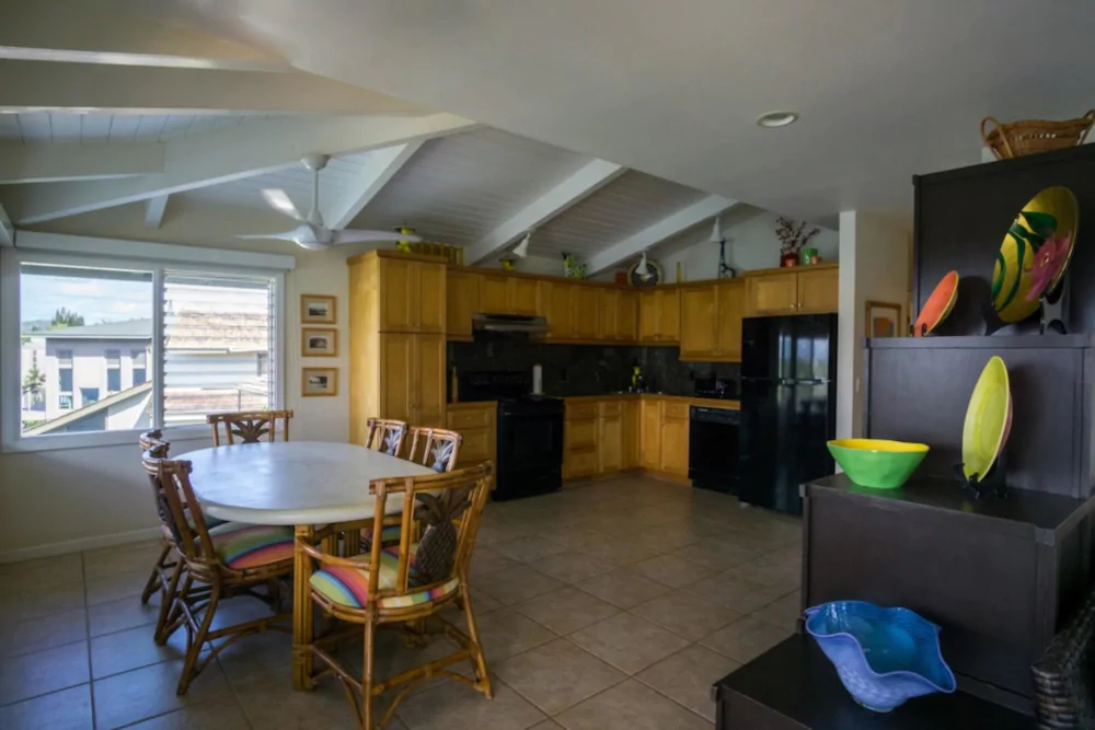 Hale Kipa | Perched on the Bluffs