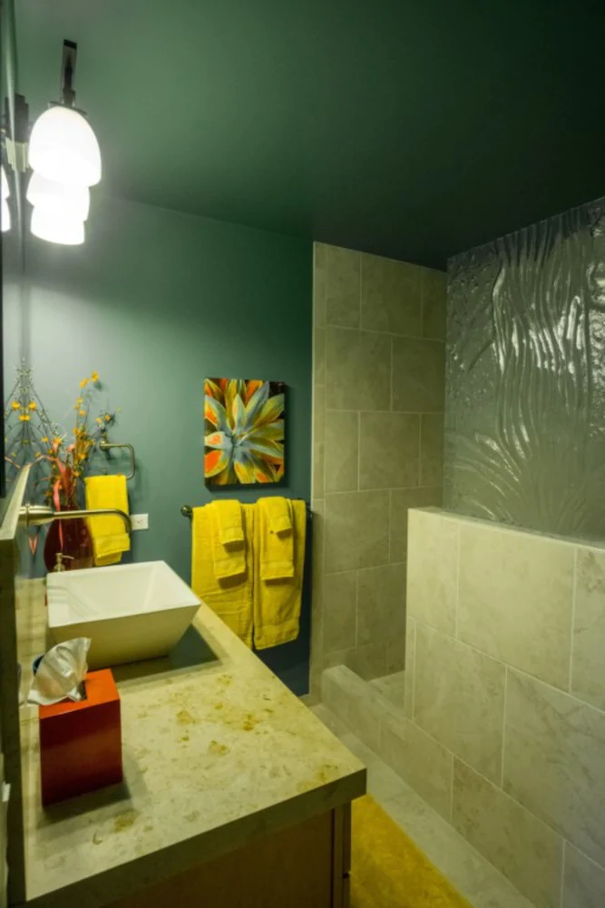 Hale Kipa | Perched on the Bluffs