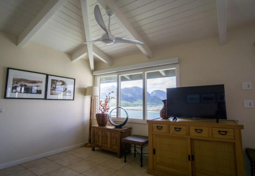 Hale Kipa | Perched on the Bluffs