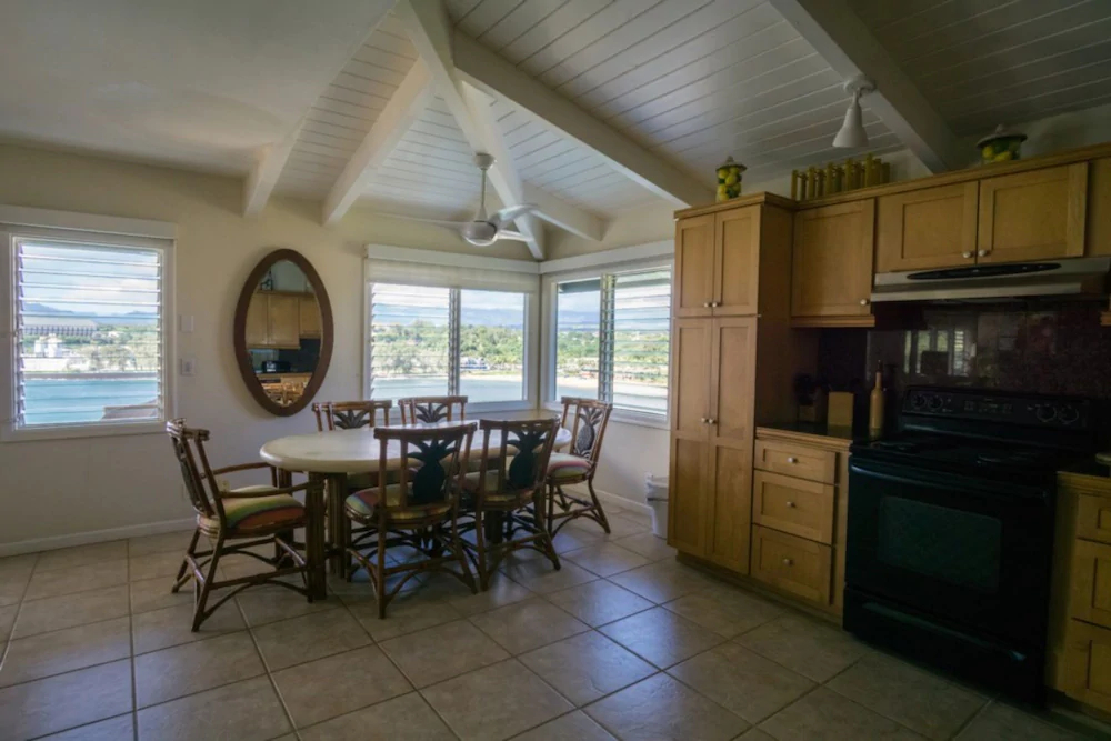 Hale Kipa | Perched on the Bluffs