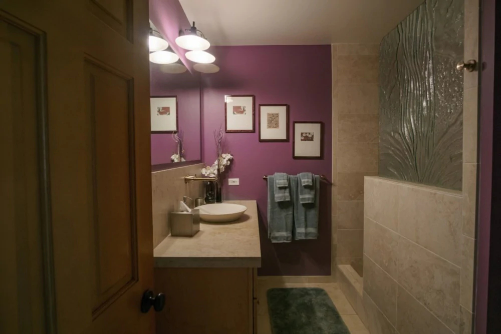 Hale Kipa | Perched on the Bluffs