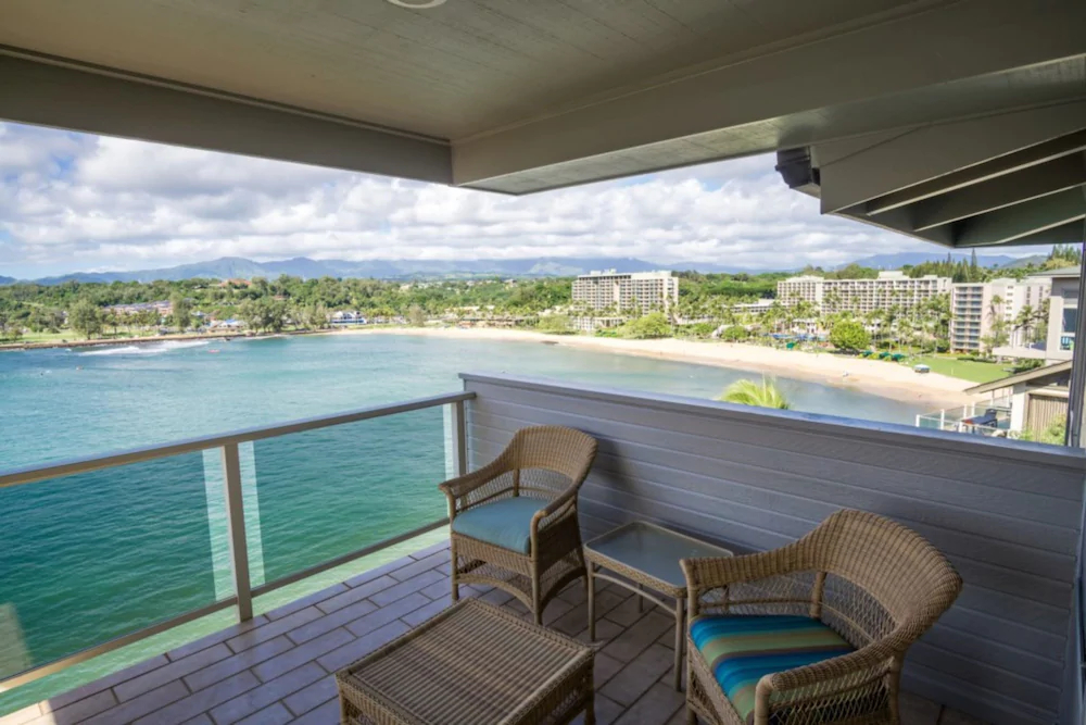 Hale Kipa | Perched on the Bluffs