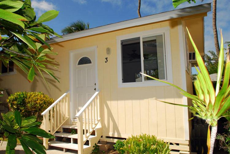 Waimanalo Beach Cottages