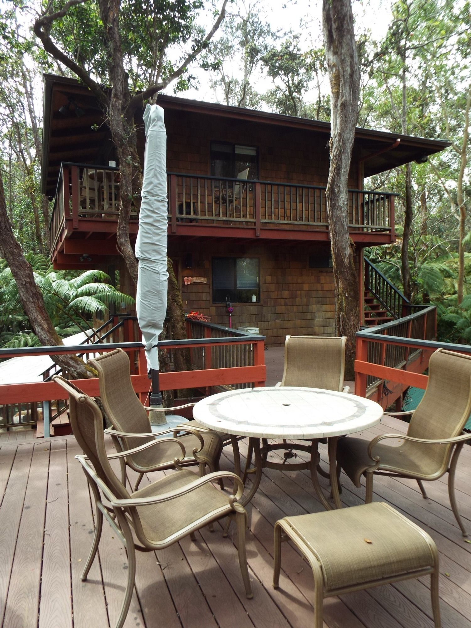 The Guest Cottages at Volcano Acres Tree House