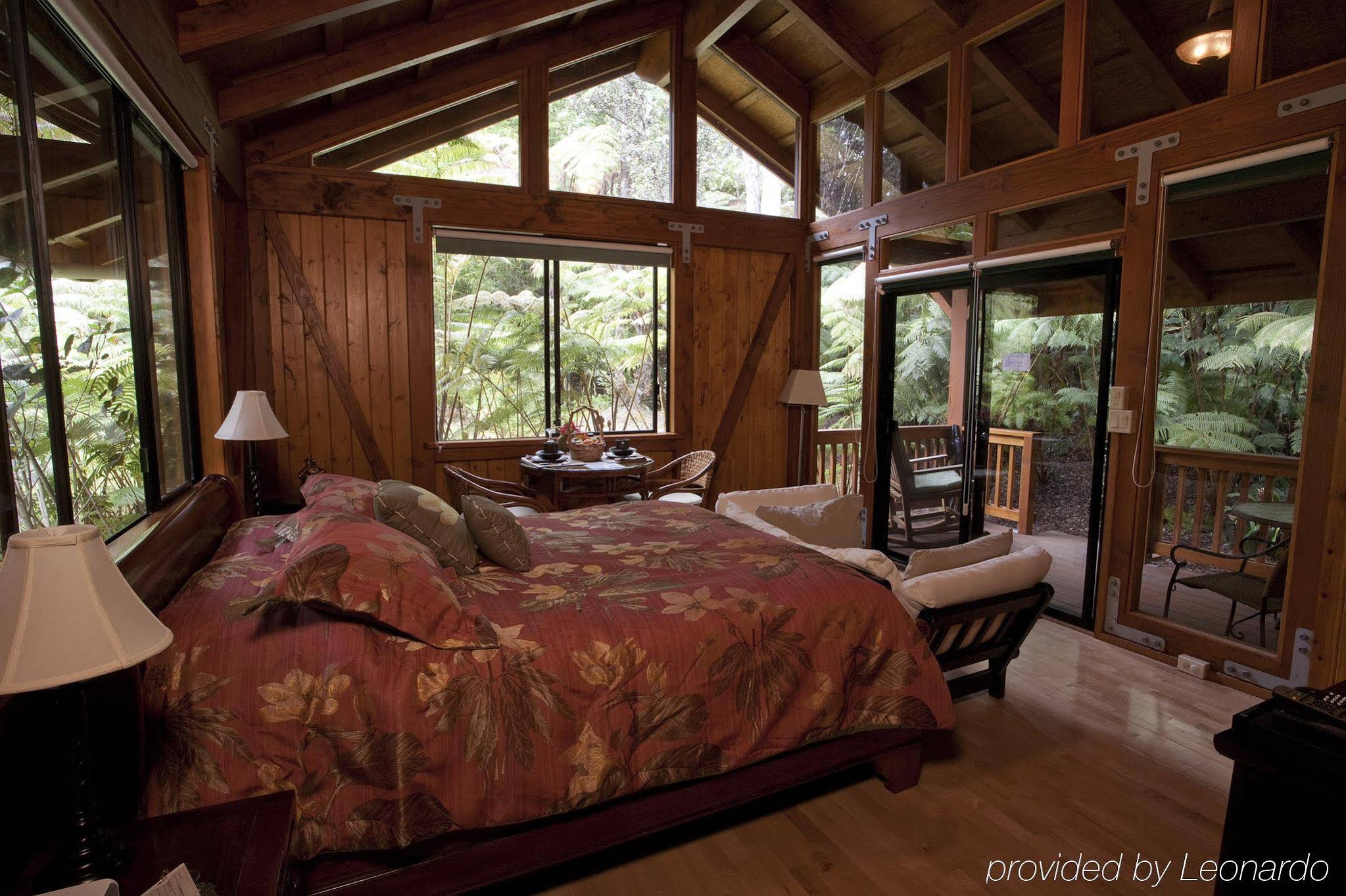 Volcano Village Lodge