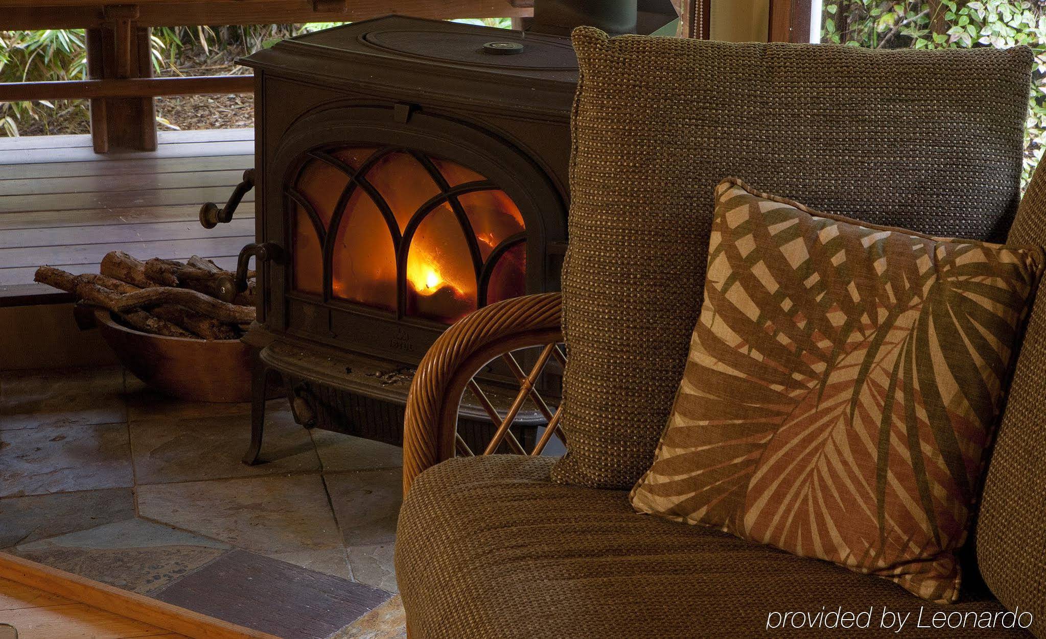 Volcano Village Lodge