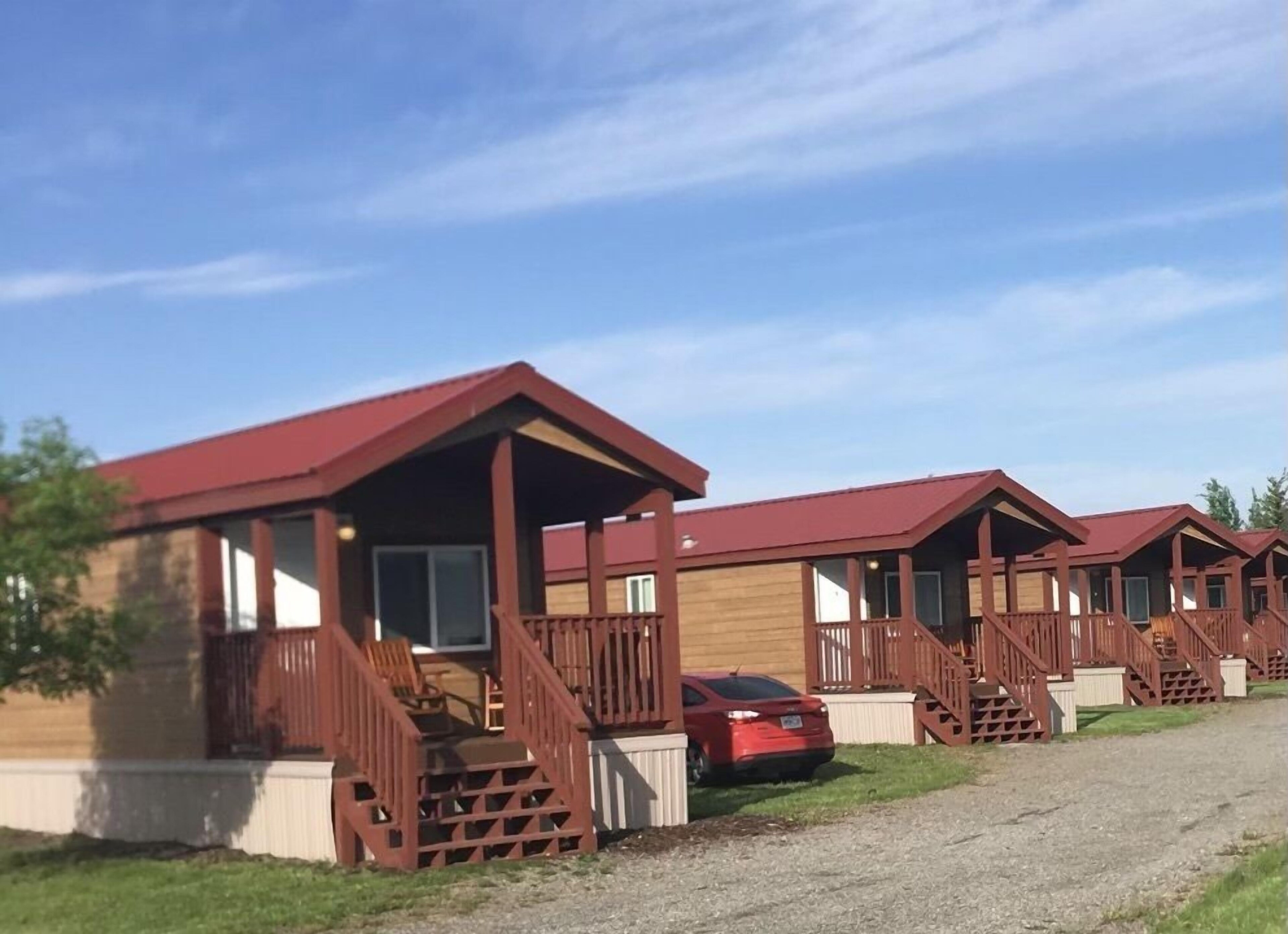 Eagle Peak Lodge & Cabins