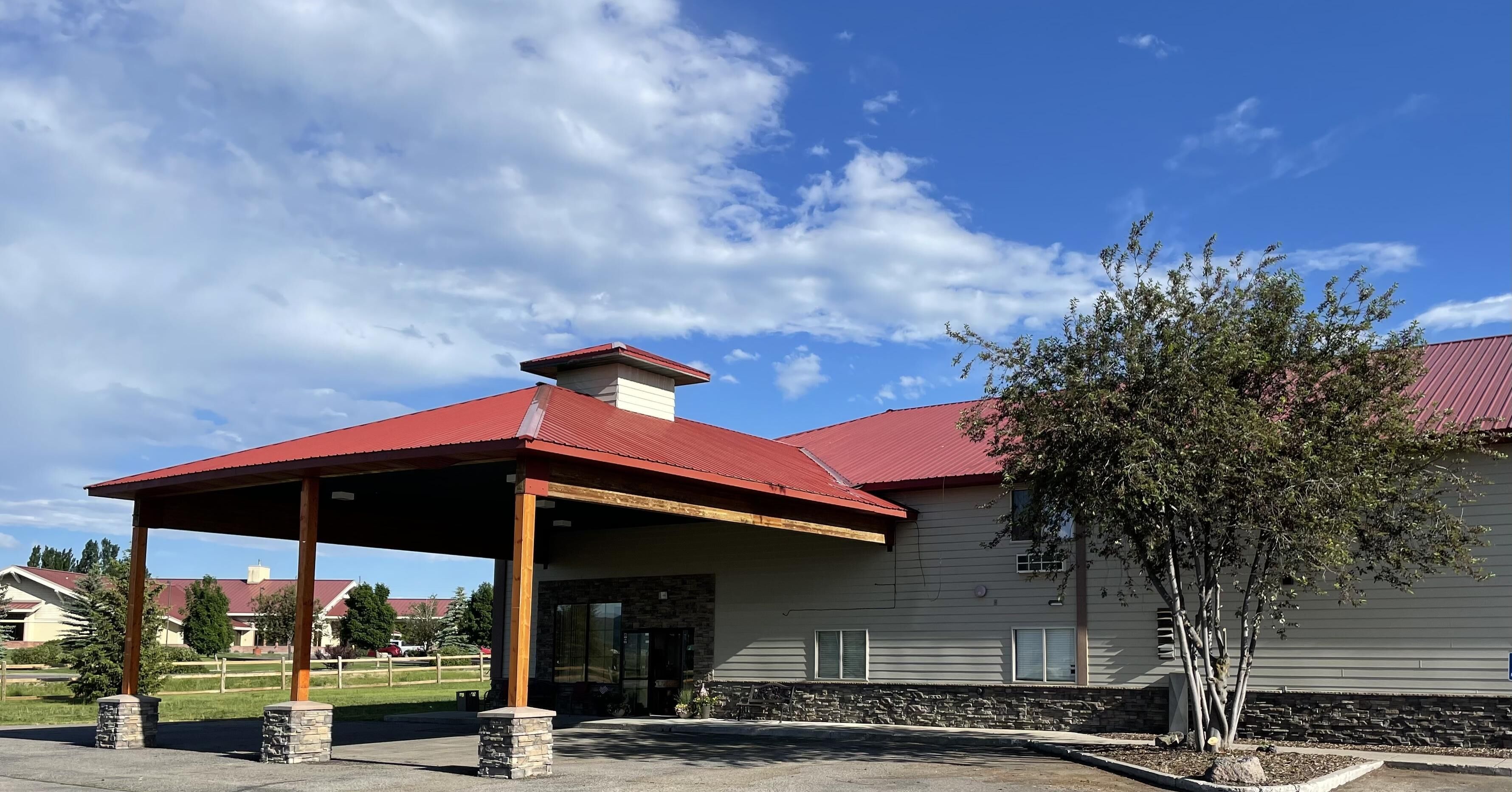 Eagle Peak Lodge & Cabins