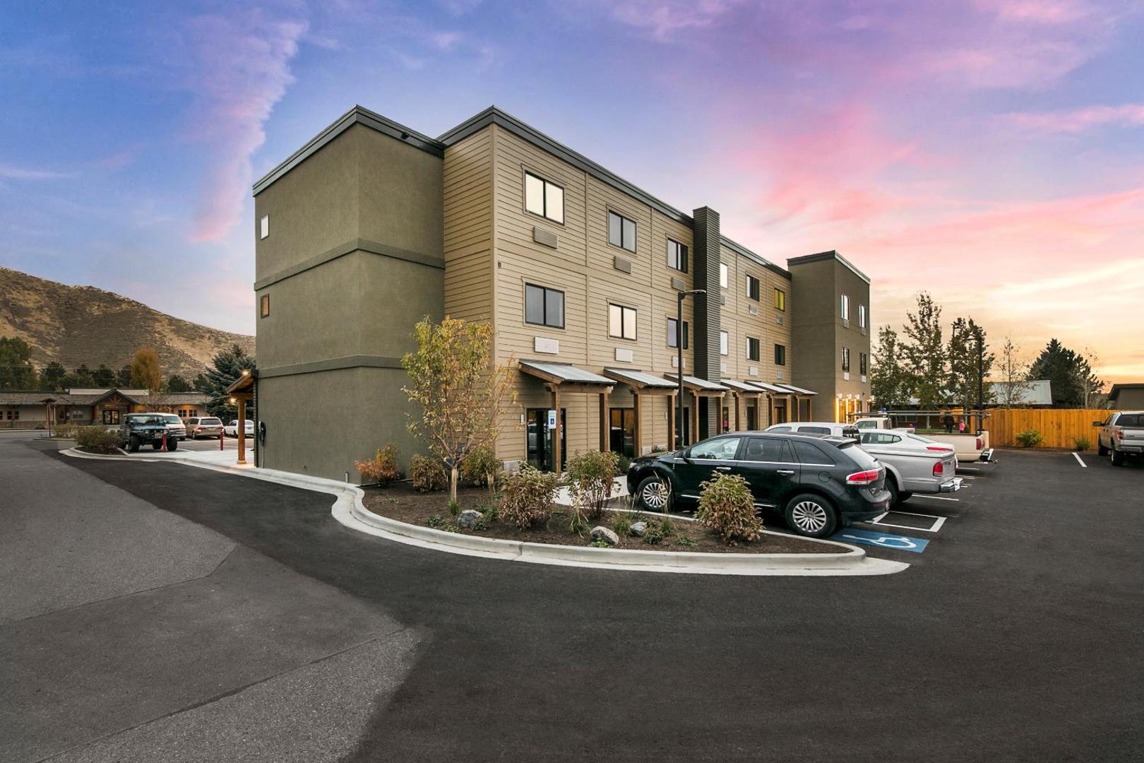Silver Creek Hotel