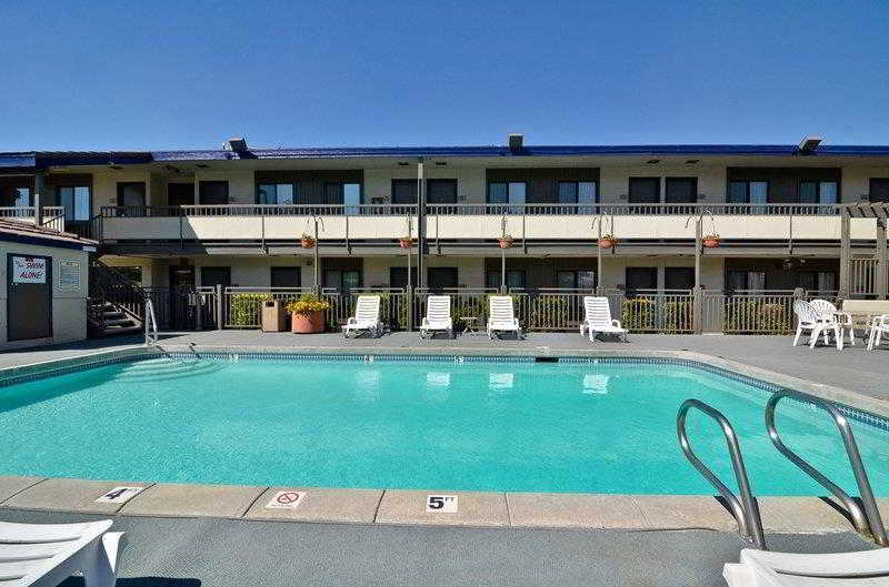 Airport Inn
