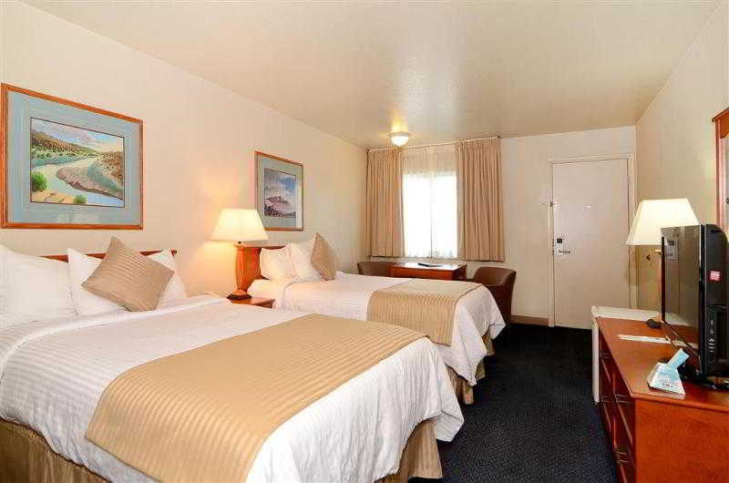 Airport Inn